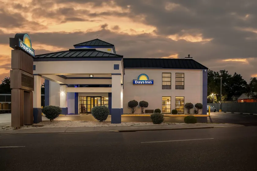 Days Inn by Wyndham Salem - Image 1