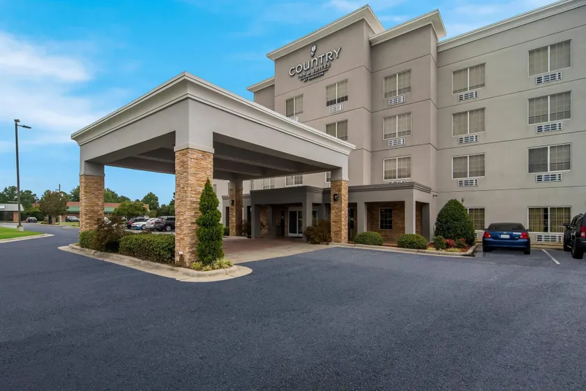 Country Inn & Suites by Radisson, Goldsboro, NC - Image 1