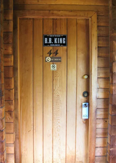 Virginian Resort - Interior entrance