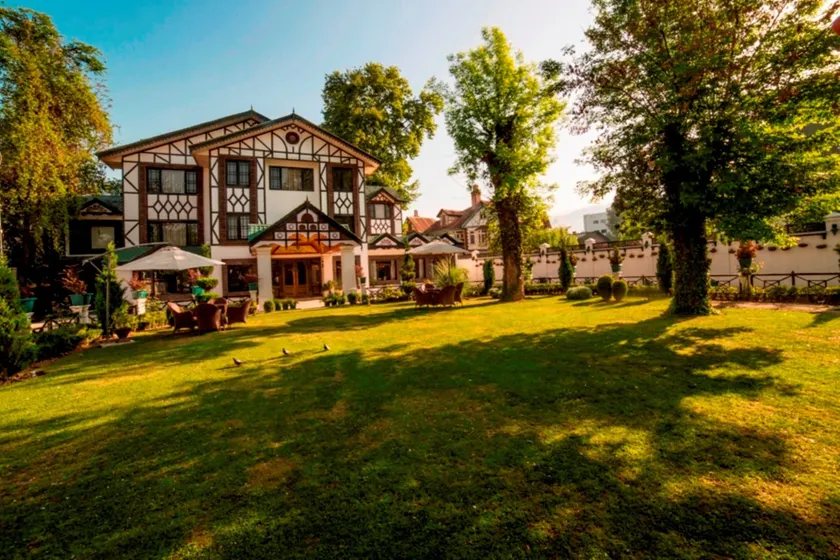 Lemon Tree Hotel Srinagar - Image 1