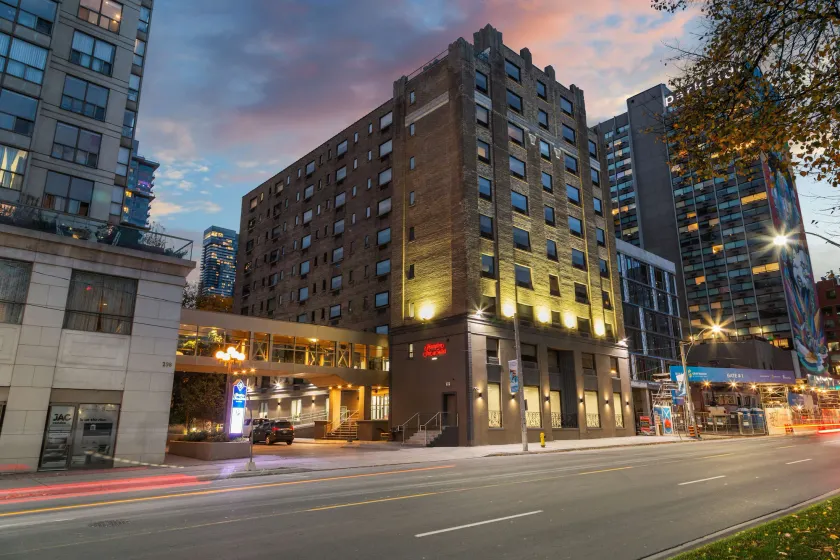 Hampton Inn & Suites by Hilton Toronto Downtown - Image 1