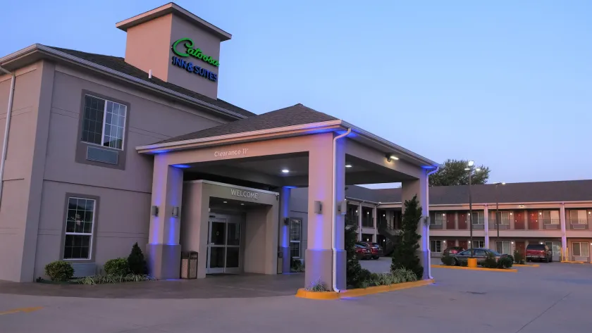Catoosa Inn & Suites - Image 1