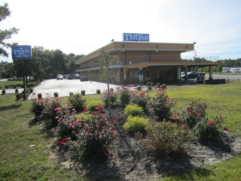 Travel Inn and Suites - Image 1