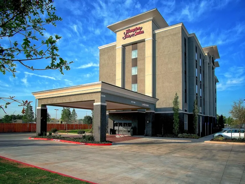 Hampton Inn & Suites Moore - Image 1