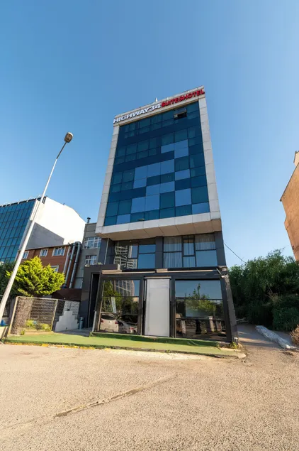 Highway 34 Hotel - Image 1