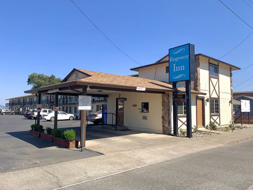 Regency Inn Lakeport - Image 1