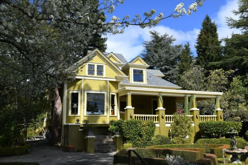 Calderwood Inn - Image 1