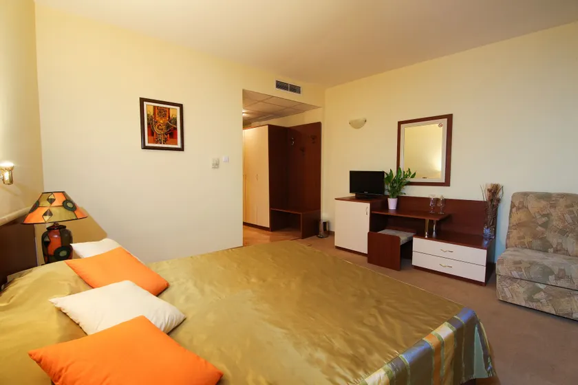 Hotel Veris - Image 1