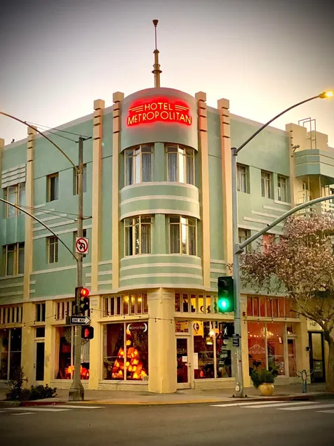 Hotel Metropolitan - Image 1