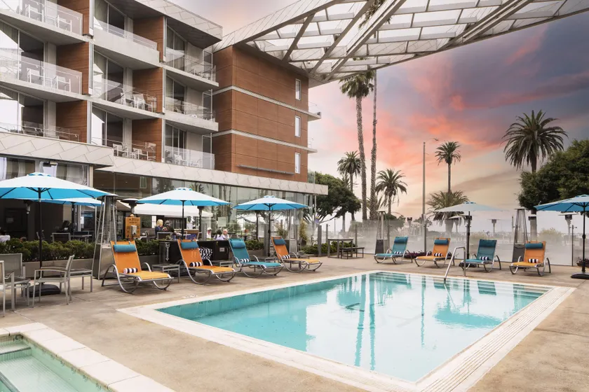 Shore Hotel - Image 1