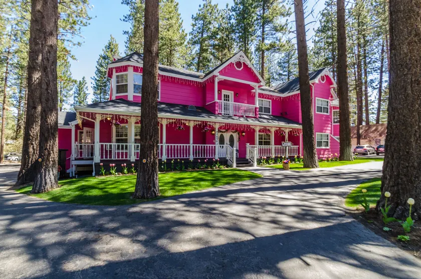 Apples Bed and Breakfast Inn - Image 1