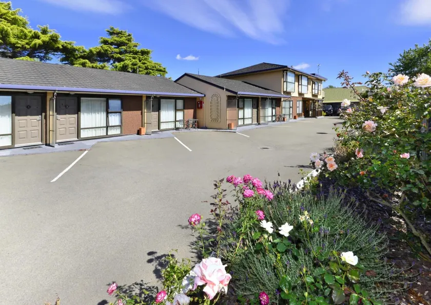 Classique Lodge Motel - Image 1