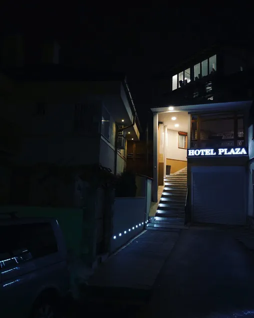 Hotel Plaza - Image 1