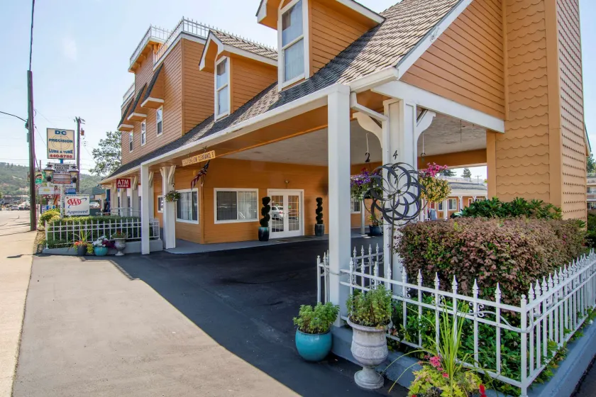 Quality Inn Central Roseburg - Image 1