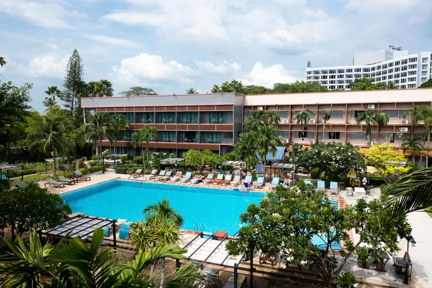 Basaya Beach Hotel & Resort - Image 1