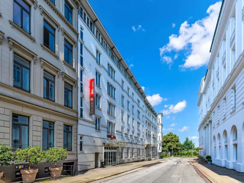 ibis Hotel Hamburg Alster Centrum - Image 1