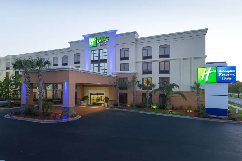 Holiday Inn Express Hotel & Suites Jacksonville Airport by IHG - Image 1
