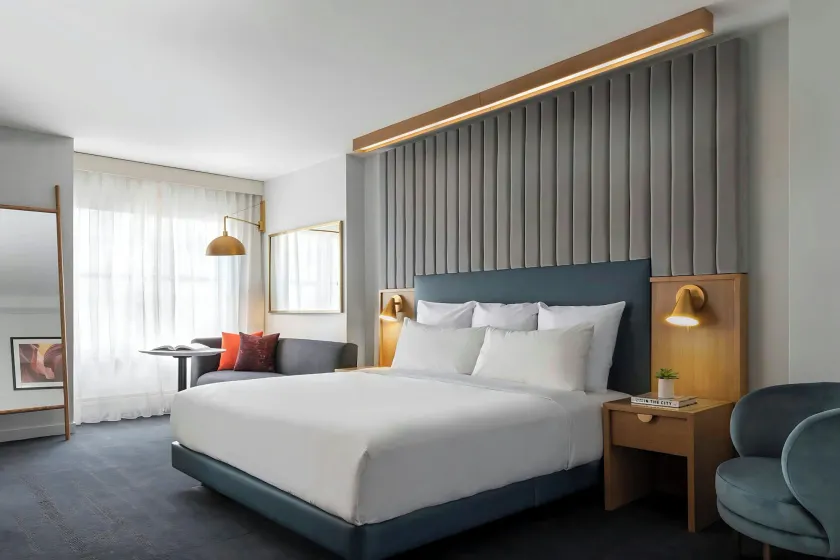 Hotel 55 Chicago Downtown - Image 1