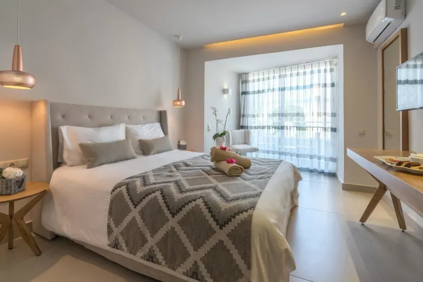 Nefeli Hotel - Image 1