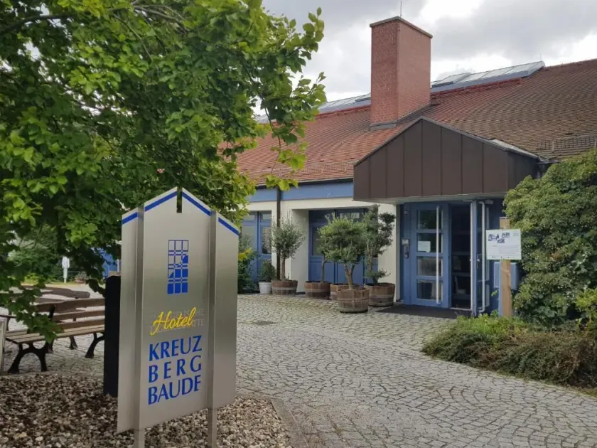 Hotel Kreuzbergbaude beim Berzdorfer See mit Wohlfühl Sauna - Image 1