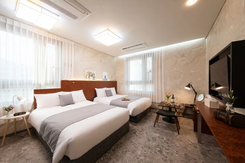 Hotel DM - Image 1