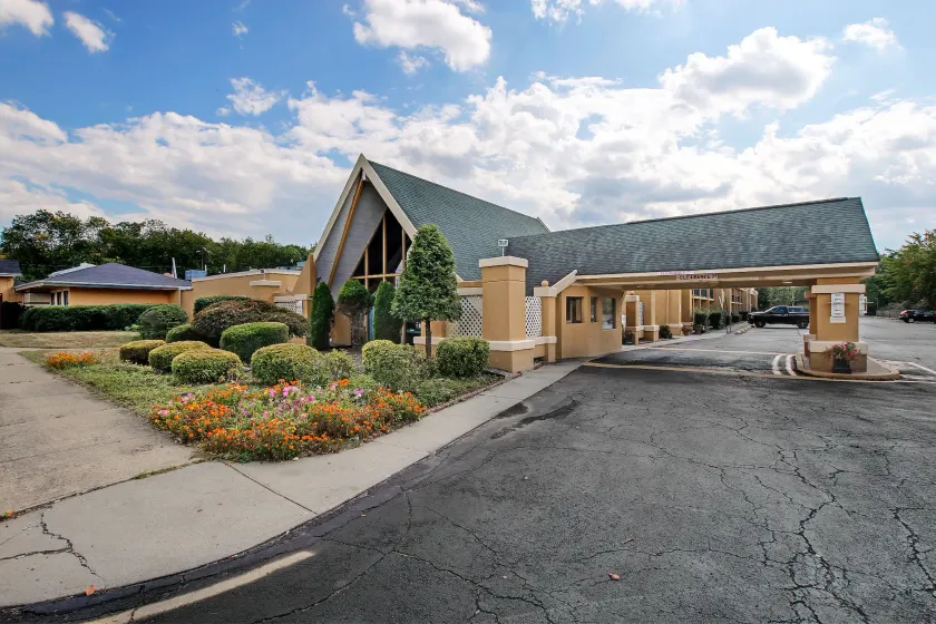 Red Carpet INN Whippany - Image 1
