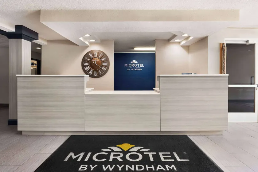 Microtel Inn & Suites by Wyndham Florence/Cincinnati Airpo - Image 1