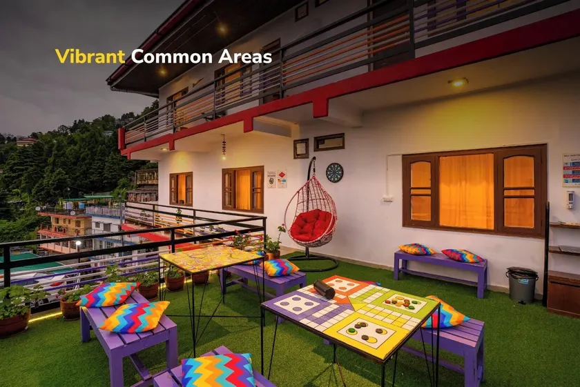 goSTOPS Mussoorie, Library Road - Coin salon dans le hall