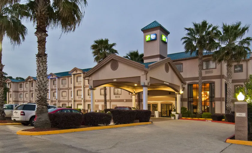 Holiday Inn Express Hotel and Suites Lake Charles by IHG - Image 1