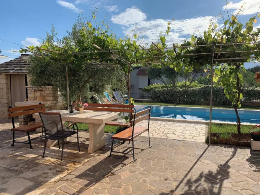 Merveilleux appartement convivial et familial avec terrasse, barbecue et jardin | Vue jardin | Avec animaux acceptés - Image 1