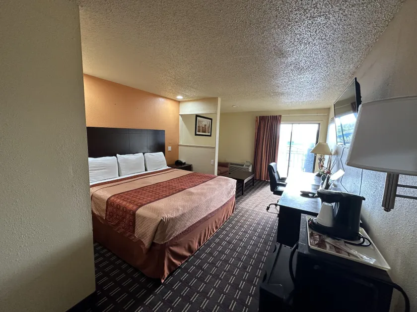 Executive Inn & Suites Prescott - Image 1