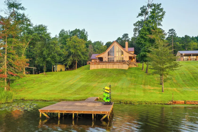 Lakefront Gladewater Retreat w/ Dock + Hot Tub! - Innenbereich
