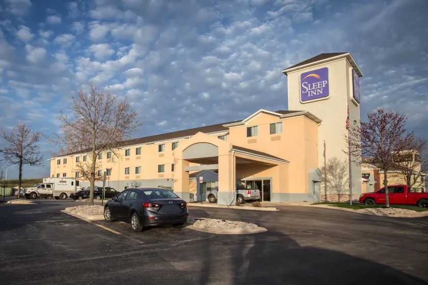 Sleep Inn Rockford I-90 - Image 1