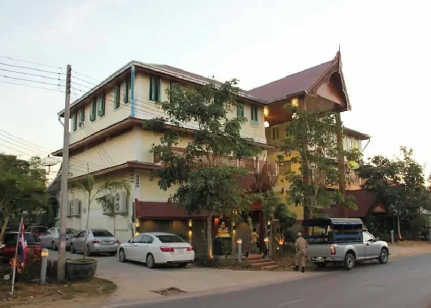 Ruenthai Ayutthaya Resort And Restaurant - Image 1