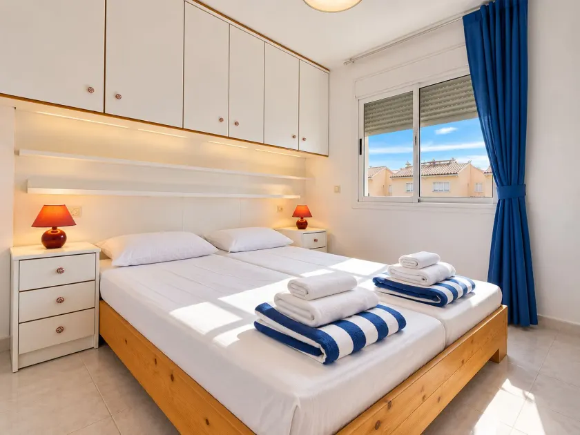 Upper-floor bungalow with private solarium and community pool in San Luis - Image 1