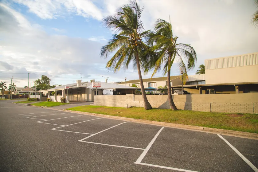 Hampton Villa Motel - Image 1
