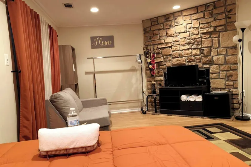 Modern Comfort Stays - Image 1