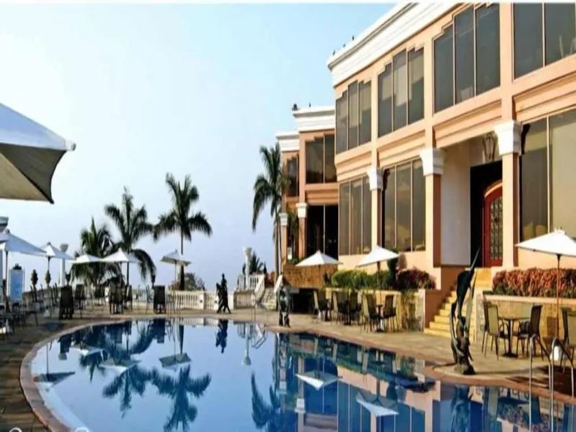 Palms Hotel - Image 1