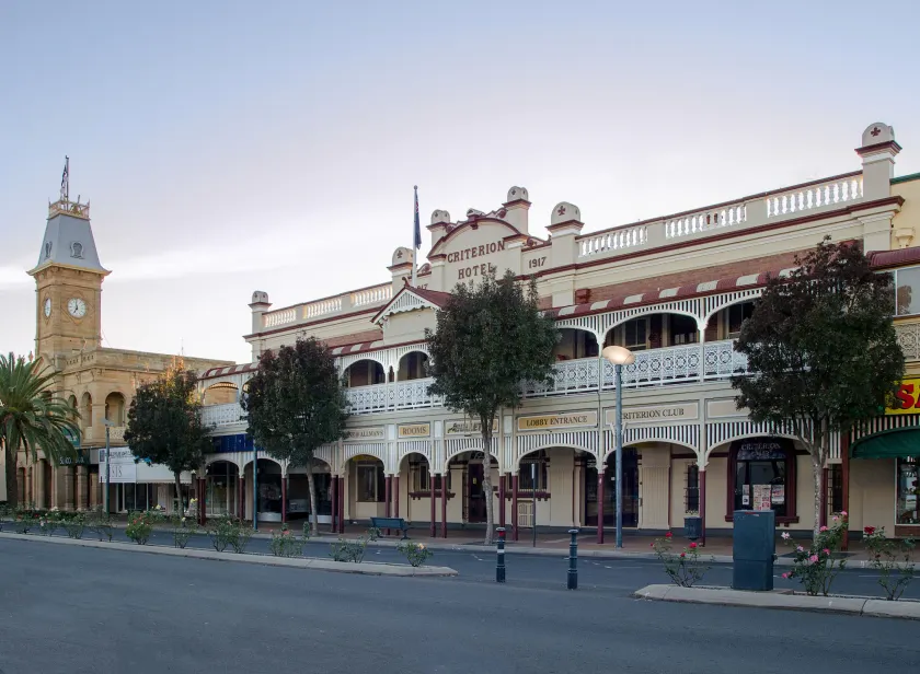 Criterion Warwick Hotel - Image 1