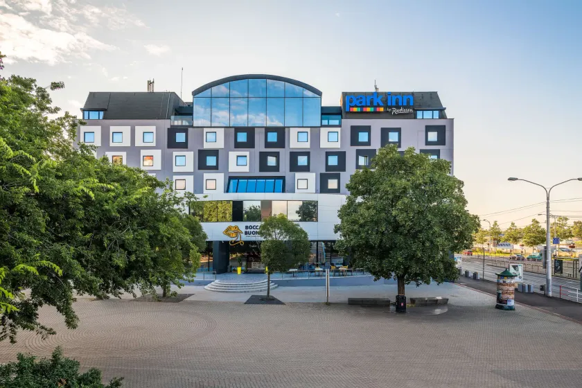 Park Inn by Radisson Danube Bratislava - Image 1