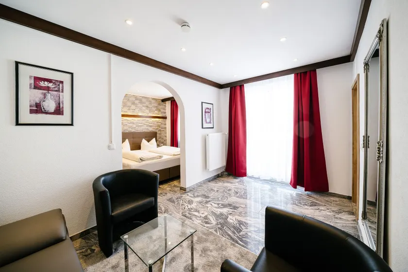 Central City Hotel - Image 1