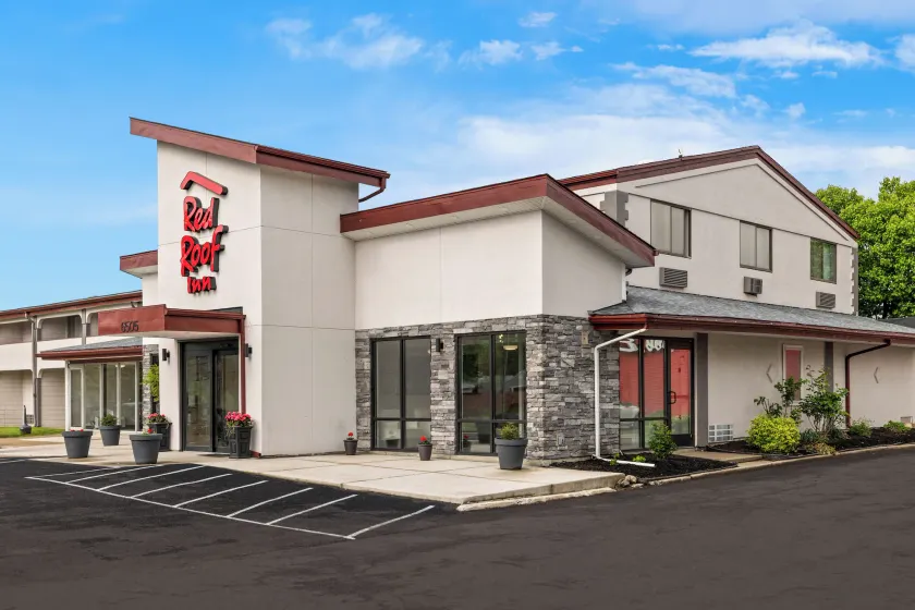 Red Roof Inn Niagara Falls - Image 1