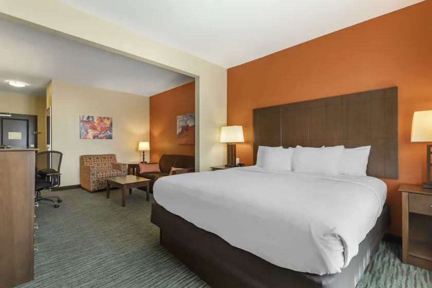 Best Western Plus Longhorn Inn & Suites - Image 1