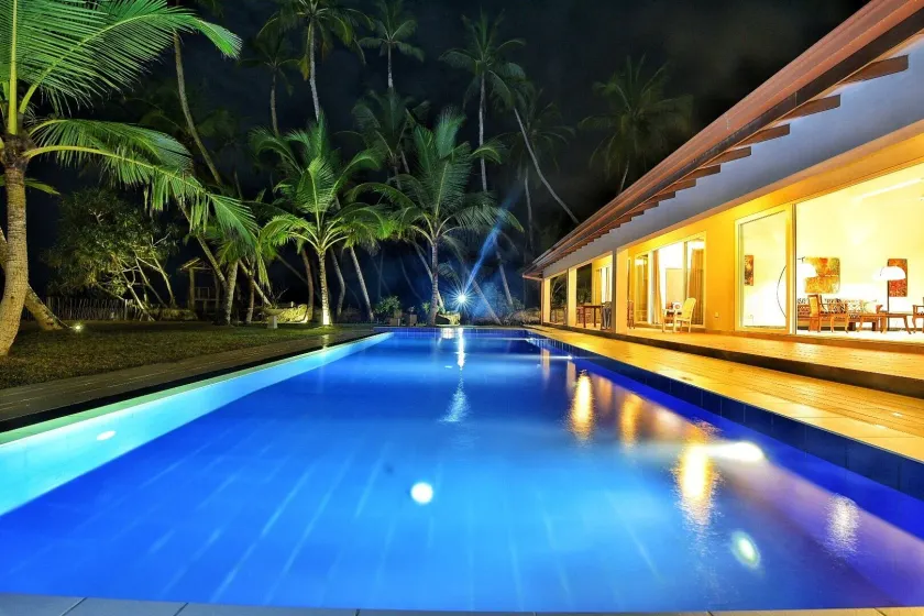 Arhimser Villa-superb 4 bedroom beachfront BB for 8 Ranna, Tangalle, free pick up for weekly stays, serviced, taxes included - Image 1