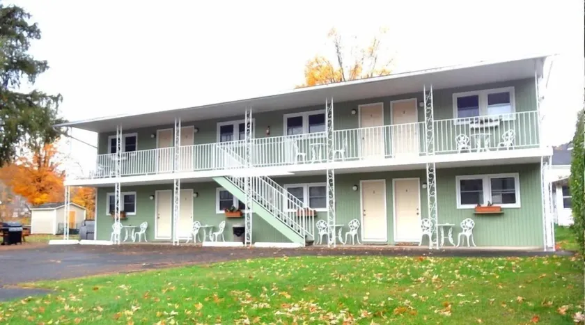 Moore's Motel - Image 1