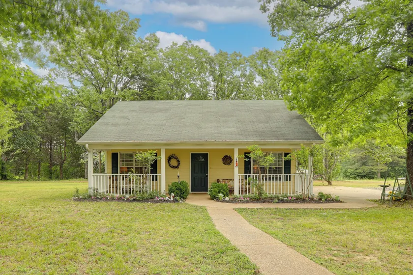 Quiet Family Cottage w/ Fishing Pond in Senatobia - Image 1