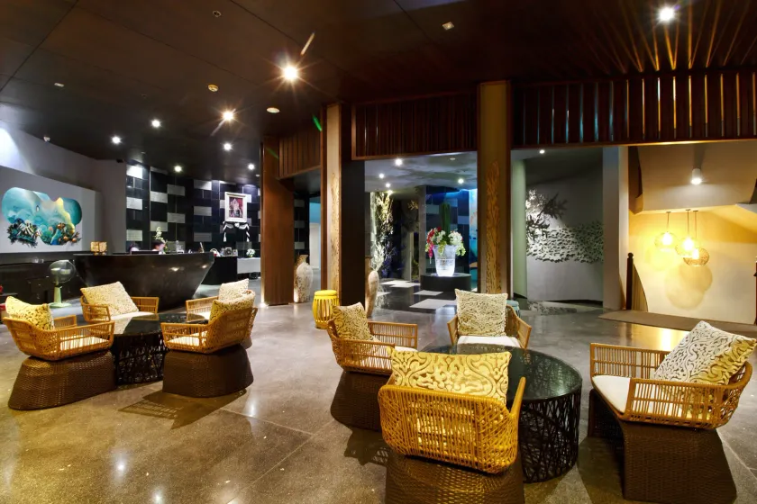 Le Coral Resort - Coin salon dans le hall