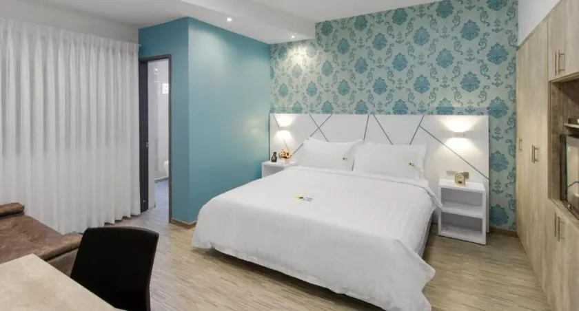 Luma Plaza Hotel - Image 1