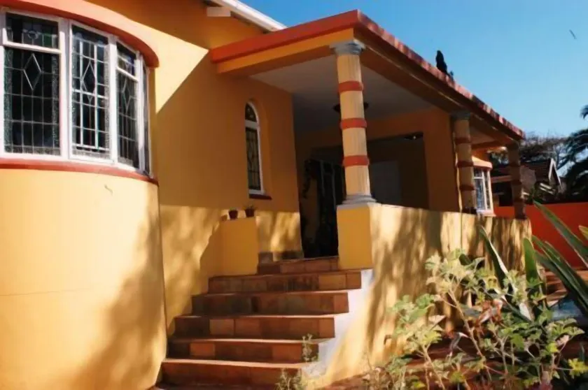Sleepy Gecko Guest House - Image 1