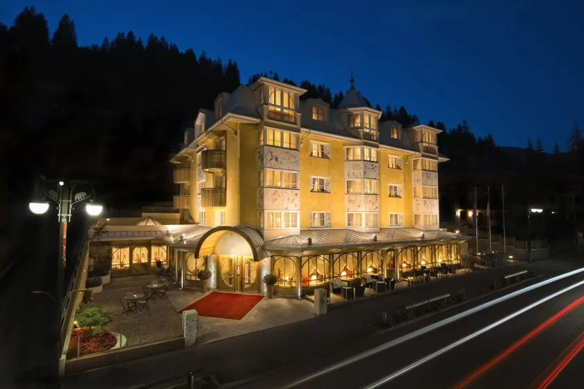 Alpen Suite Hotel - Image 1